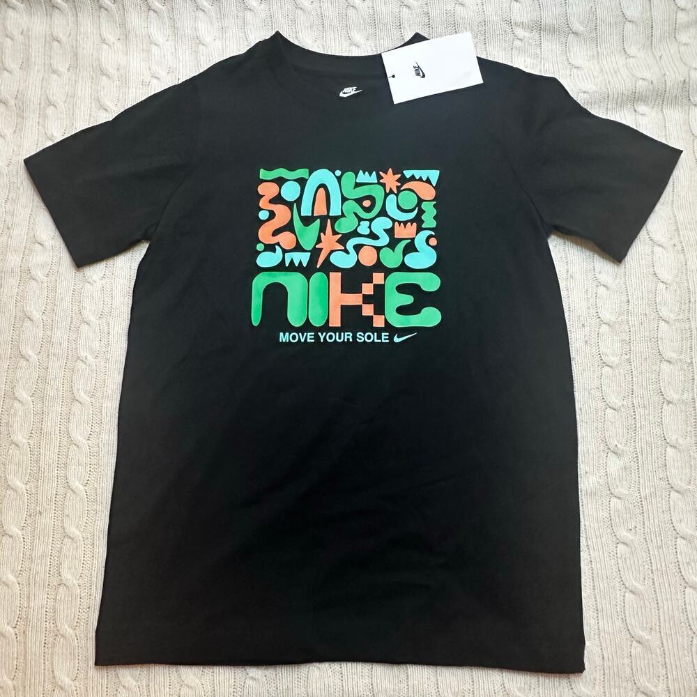 NEW Nike Short Sleeve Graphic Tee sz M - Picture 2 of 4